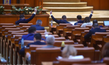 Absențele deputaților și senatorilor vor fi sancționate cu 5% din indemnizația lunară 5 Camera Deputaților