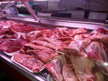 Paștele 2025, probabil cel mai scump din ultimii 20 de ani: Carnea de miel și alte alimente de bază se scumpesc cu până la 10% 1 Carne și preparate din carne