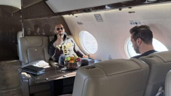 Frații Tate se întorc în România. Andrew Tate se plânge că a dat 185.000 de dolari pe un avion „pentru a semna o bucată de hârtie” 1 fratii tate se intorc in romania andrew tate se plange ca a dat 185 000 de dolari pe un avion pentru a semna o bucata de hartie 959302