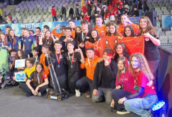 Performanță remarcabilă! O echipă de robotică din Ploiești intră în cursa pentru titlul mondial! 1 Eastern Foxes, echipa de robotică din Ploiești