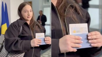 A fost emisă prima Carte Electronică de Identitate din România. Ce este buletinul cu cip și ce avantaje au cetățenii care îl obțin 8 a fost emisa prima carte electronica de identitate din romania ce este buletinul cu cip si ce avantaje au cetatenii care il obtin 962287