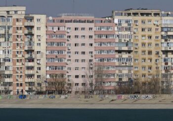 România rămâne fără români. Două milioane și jumătate de locuințe goale, în contextul declinului demografic 12 Blocuri de locuințe vechi, în București