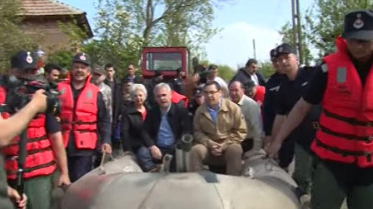 Ponta și Dragnea la inundații