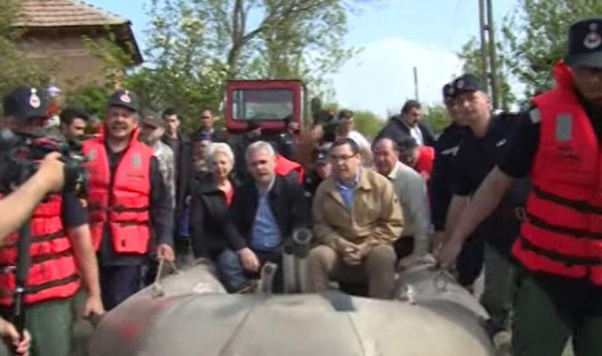 Ponta și Dragnea la inundații