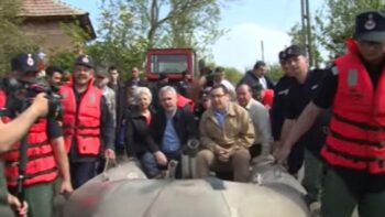 Plângere pentru înaltă trădare împotriva lui Ponta, după ce s-a autodenunțat că a inundat voit sate românești ca să salveze Belgradul 4 Ponta și Dragnea la inundații