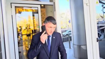 Doi senatori POT îi iau apărarea colegului lor Paul Pintea, care a mințit în CV: „Omul e capabil și pe IT, și pe orice” 4 un senator pot s a laudat in cv ca studiaza la un site de matrimoniale si a ajuns tinta ironiilor 962180