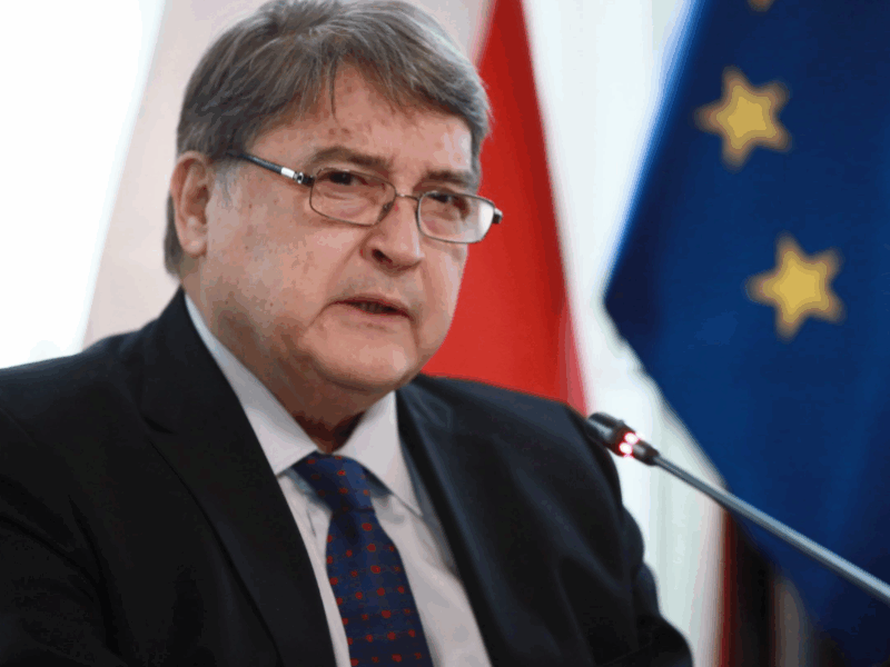 Moțiune simplă împotriva lui Emil Hurezeanu. Ce i se reproșează ministrului de externe