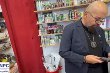 Piedone la sex-shop: „Păi albinele fac miere din asta, domle?" 2 Piedone, în control la sex-shop