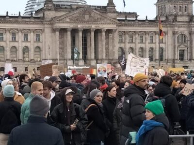 Proteste masive în Germania împotriva partidului AfD: Mii de oameni cer interzicerea formațiunii considerate extremiste 2 Proteste în Germania
